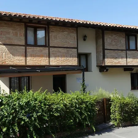 Pasaje San Jorge 3* Comillas