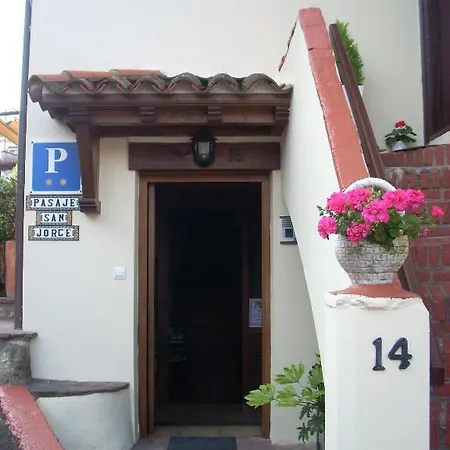 Gasthuis Pasaje San Jorge 3*