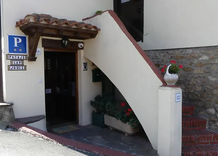 Pasaje San Jorge Guest house Comillas